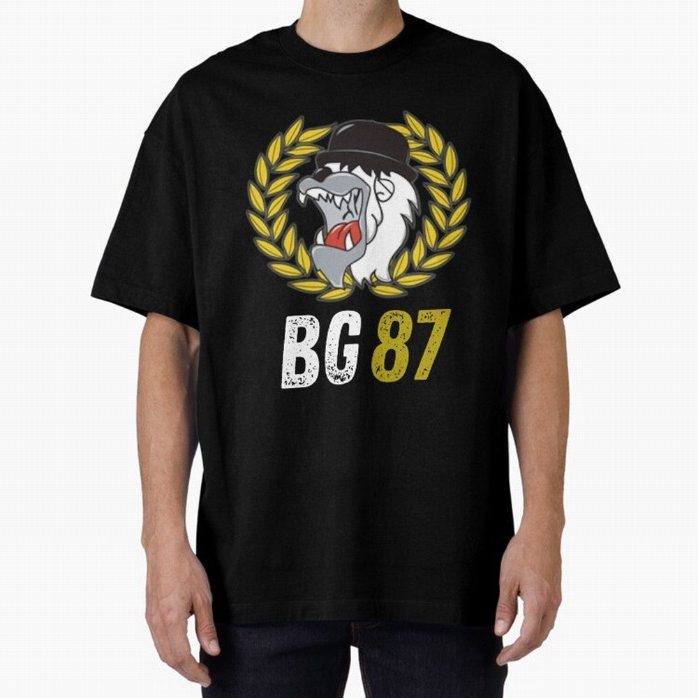 mala suerte 87 (hinchas del lyon) Camiseta esencial Oversized T-Shirt Capture FIFA World Cup 2026 Group Stage Spirit, Built around England, Mbappe, Classic Soccer Heritage, Championship Pressure, Fan Loyalty and International Pride; Made for Die