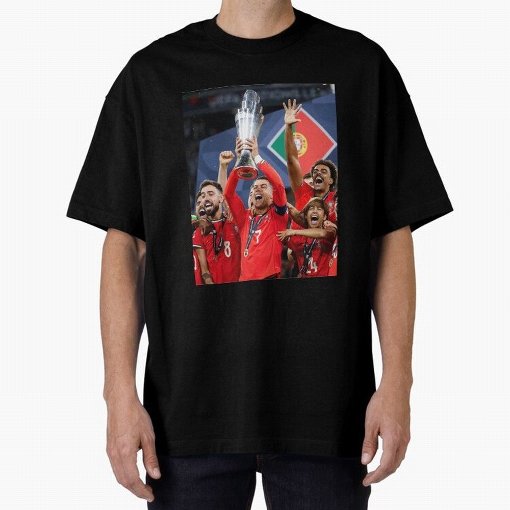Portugal Football Team | 2025 Champions | Illustration Drawing Oversized T-Shirt Celebrate the FIFA World Cup 2026 Journey through Cristiano Ronaldo, Haaland and CR7 Highlights, Brazil Pride, Retro Football Energy, Iconic Rivalries, Trophy Chase