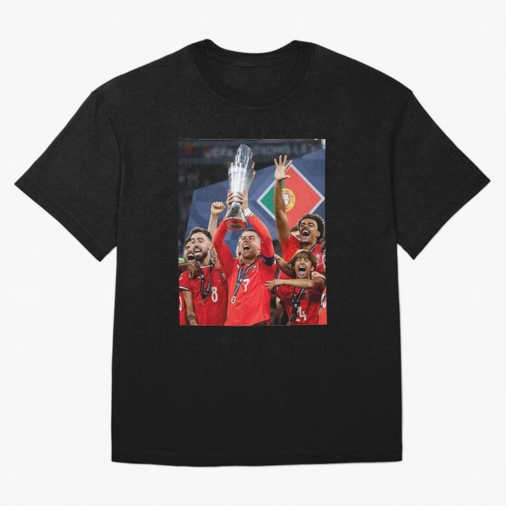 Portugal Football Team | 2025 Champions | Illustration Drawing Oversized T-Shirt Celebrate the FIFA World Cup 2026 Journey through Cristiano Ronaldo, Haaland and CR7 Highlights, Brazil Pride, Retro Football Energy, Iconic Rivalries, Trophy Chase