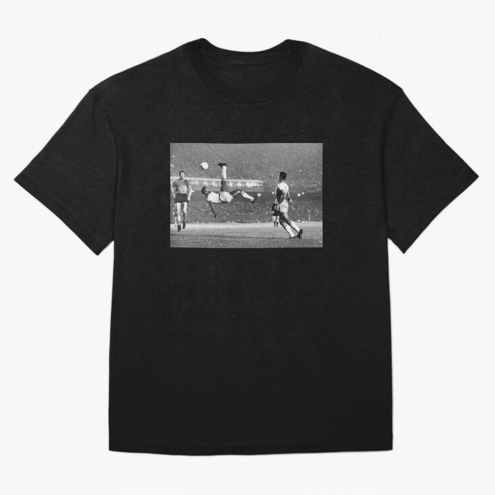 PELE LEGENDARY BICYCLE KICK BLACK AND WHITE5 Oversized T-Shirt Feel the Roar of FIFA World Cup 2026 with Messi, Neymar and Mbappe, Argentina, France and Brazil Energy, Championship Spirit, Famous Goals, Roaring Crowds and International Football