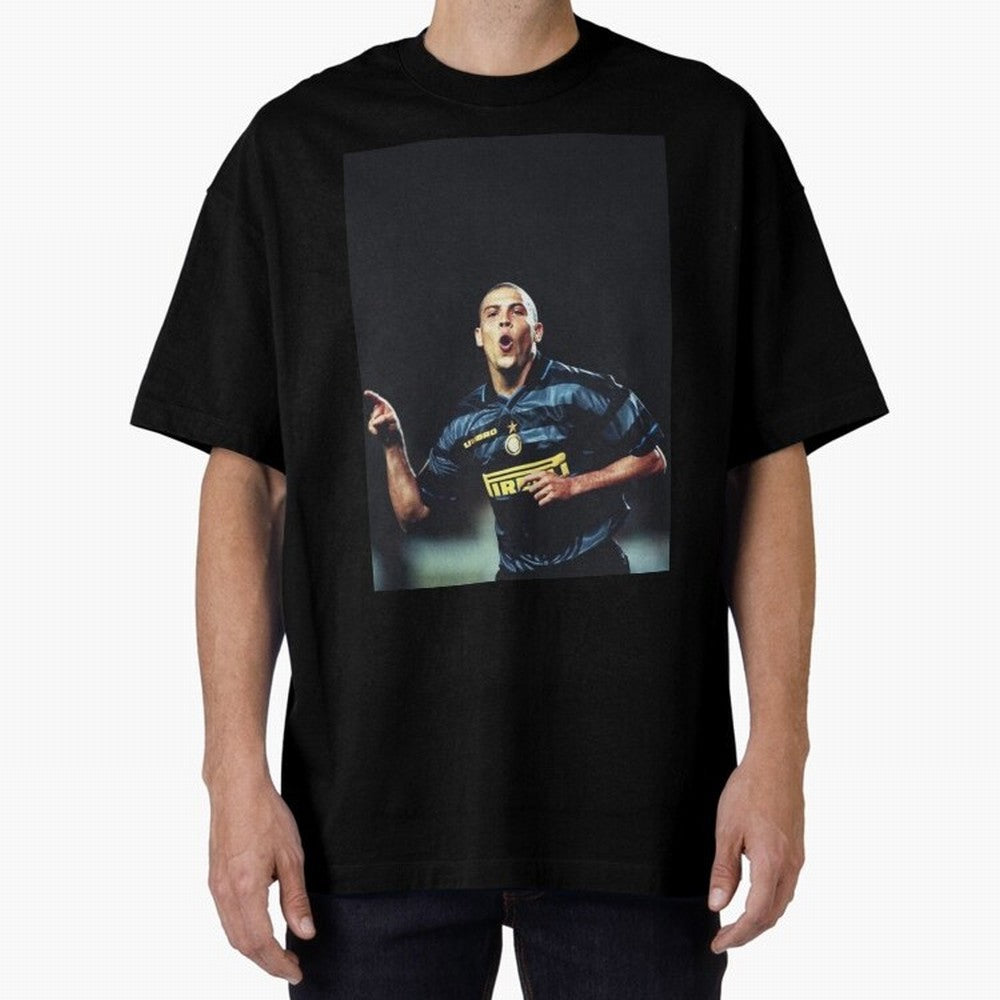IL FENOMENO Oversized T-Shirt Feel the Heartbeat of Match Day Hype around FIFA World Cup 2026, Messi, CR7 and Mbappe, England and Germany, Vintage Soccer Flavor, Modern Football Stars, National Flags and Final Night Emotion; Ideal for Fans Who